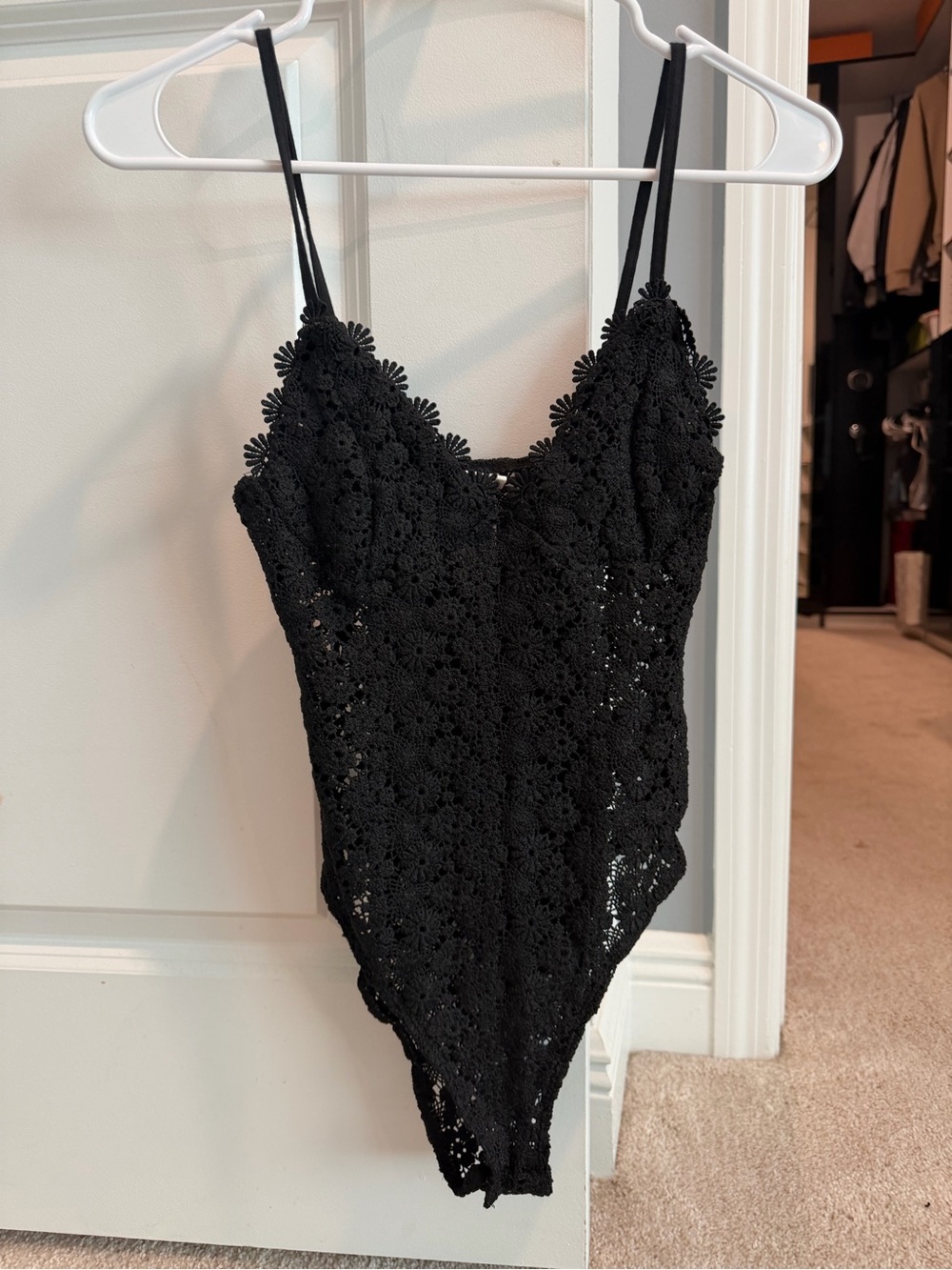 H&M Black Crochet Floral Lace Bodysuit-xs